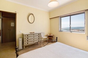 2 室のベッドルーム、WiFi (無料)、ベッドシーツ