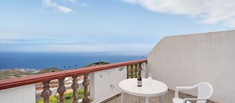 Holiday Home Timarasan with Sea View, Terrace & Wi-Fi