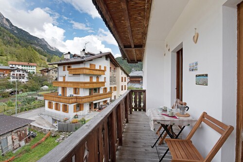 Appartamento 'Lorenzo' con Vista Montagna, Balcone e Wi-Fi