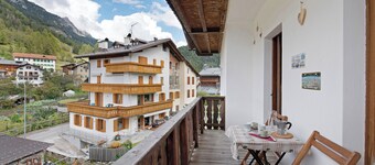 Apartment 'Lorenzo' with Mountain View, Balcony and Wi-Fi