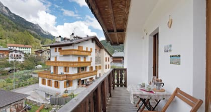 Apartment 'Lorenzo' with Mountain View, Balcony and Wi-Fi