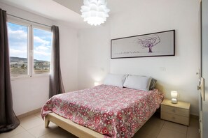 1 bedroom, free WiFi, bed sheets