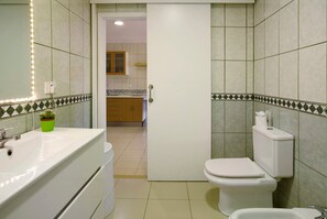 Bathtub, hair dryer, towels