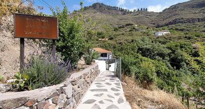 Holiday Accommodation "Casa Abuelo Paco" in the middle of nature