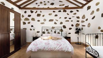 2 slaapkamers, een strijkplank/strijkijzer, gratis wifi, beddengoed