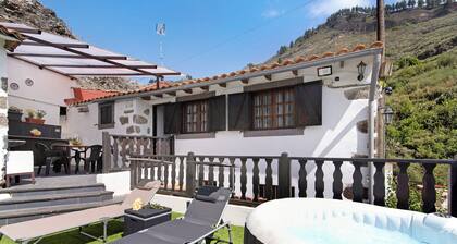 Holiday Accommodation "Casa Abuelo Paco" in the middle of nature