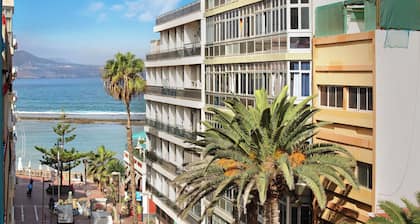 Holiday Home 'Beach Studio Apartment Canteras' with Sea View & Wi-Fi