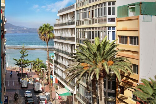 Holiday Home 'Beach Studio Apartment Canteras' with Sea View & Wi-Fi