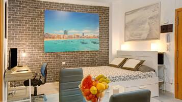 1 dormitorio, tabla de planchar con plancha, wifi gratis y ropa de cama