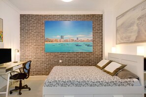 1 chambre, fer et planche à repasser, Wi-Fi gratuit, draps fournis