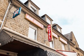 Front of property - L'Agriculture (Saint-Hilaire-du-Harcouet)
