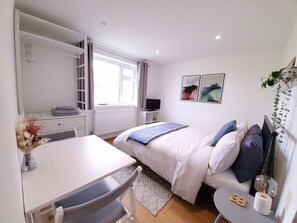 1 habitación, tabla de planchar con plancha y wifi 