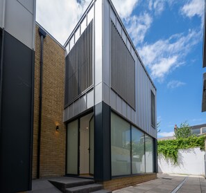 Exterior - Capacious Three Bed Apartment in Slindon Court by MySquare (London)