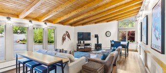 Condo Close to Base Area and Keystone Lifts w/ Shared Hot Tub, Sauna & Pool!
