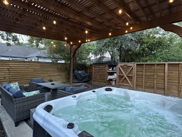Outdoor spa tub
