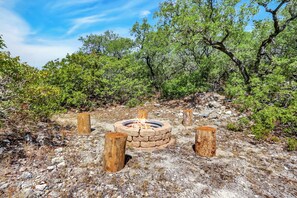 Property grounds - Copper Canyon Hideaway + Free Retro Arcade Fun (Canyon Lake)