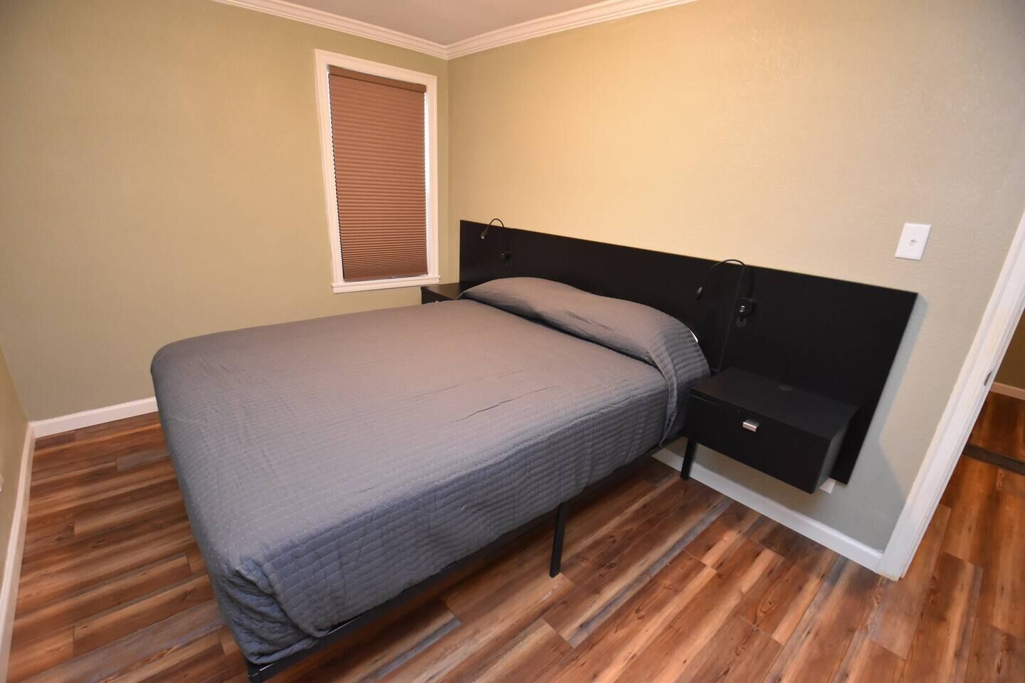 3 habitaciones, escritorio, tabla de planchar con plancha y wifi gratis 
