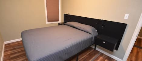 3 habitaciones, escritorio, tabla de planchar con plancha y wifi gratis