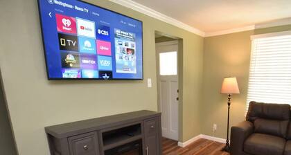 20 min Walk to ND, 3 bedroom 2 bath home(54475)