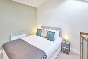 1 slaapkamer, een strijkplank/strijkijzer, gratis wifi, beddengoed