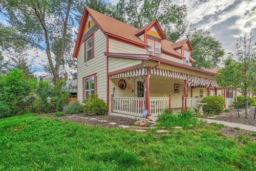 Front Porch Duplex | nearby The Garden of The Gods