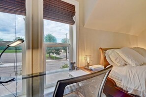 2 bedrooms, desk, iron/ironing board, WiFi