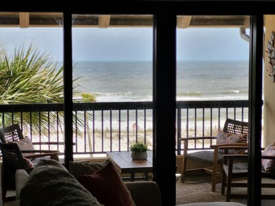 DODGEN WAVES -3/3 with 2 covered balconies 1 min walk to beach!