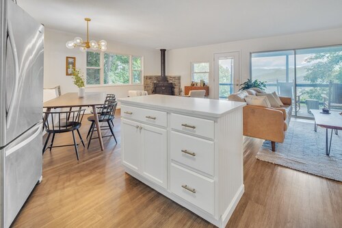 Blue Ridge Lookout Beautiful Modern Cabin - Nature Hikes And Pets Ok 4 Bedroom Cabin by RedAwning