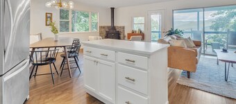 Blue Ridge Lookout Beautiful Modern Cabin - Nature Hikes And Pets Ok 4 Bedroom Cabin by RedAwning