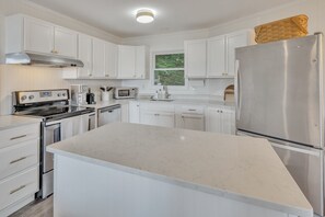 Cabin, 4 Bedrooms | Private kitchen | Fridge, oven, coffee/tea maker, toaster