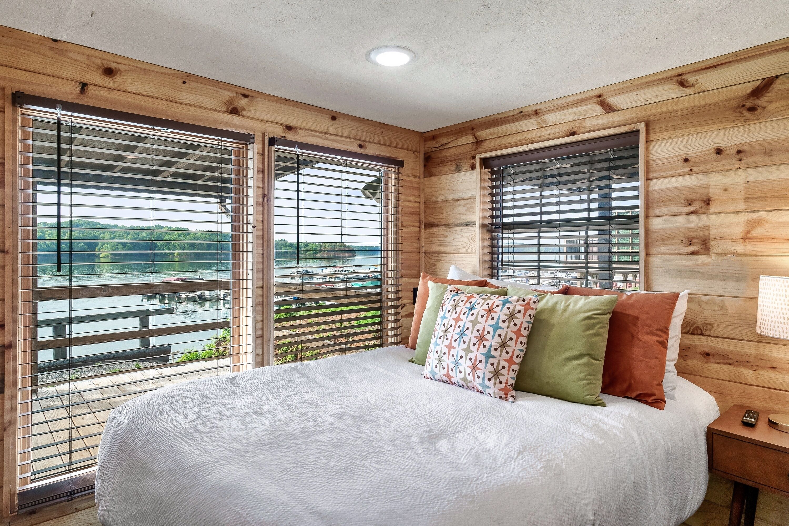 Cabin At Lakeside 1 Bedroom Cabin by Redawning