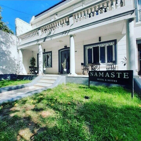 Property entrance - Hotel Namaste (Mendoza)
