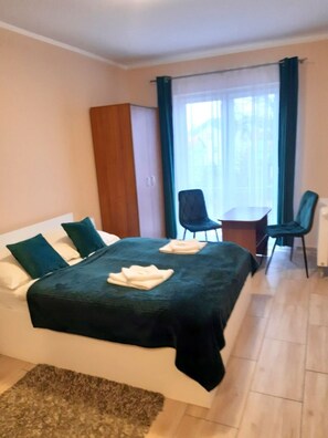 Classic Double or Twin Room, 2 Twin Beds, Balcony, City View | Individually furnished, desk, free WiFi, bed sheets - Rezydencja Korab (Miedzyzdroje)