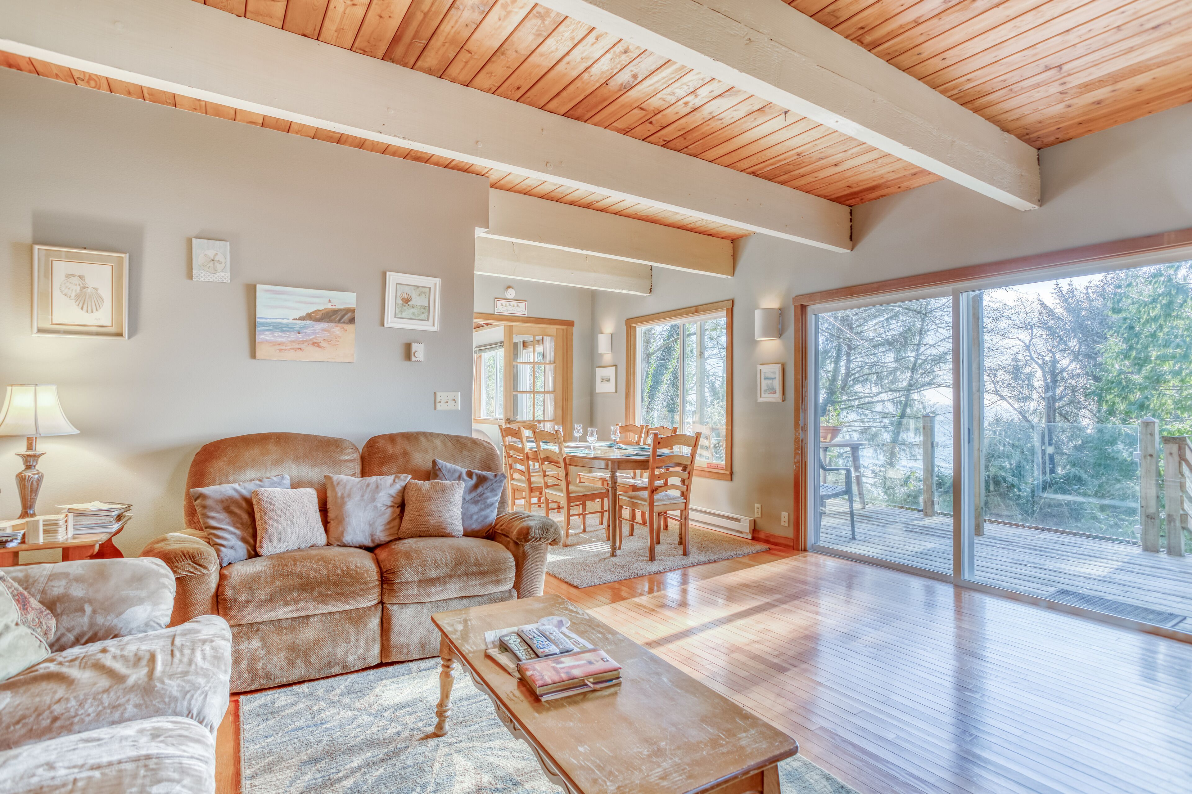 Secluded Nature-lover’s Delight Above Manzanita Has King Suite