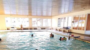 Piscina interna, piscina aquecida