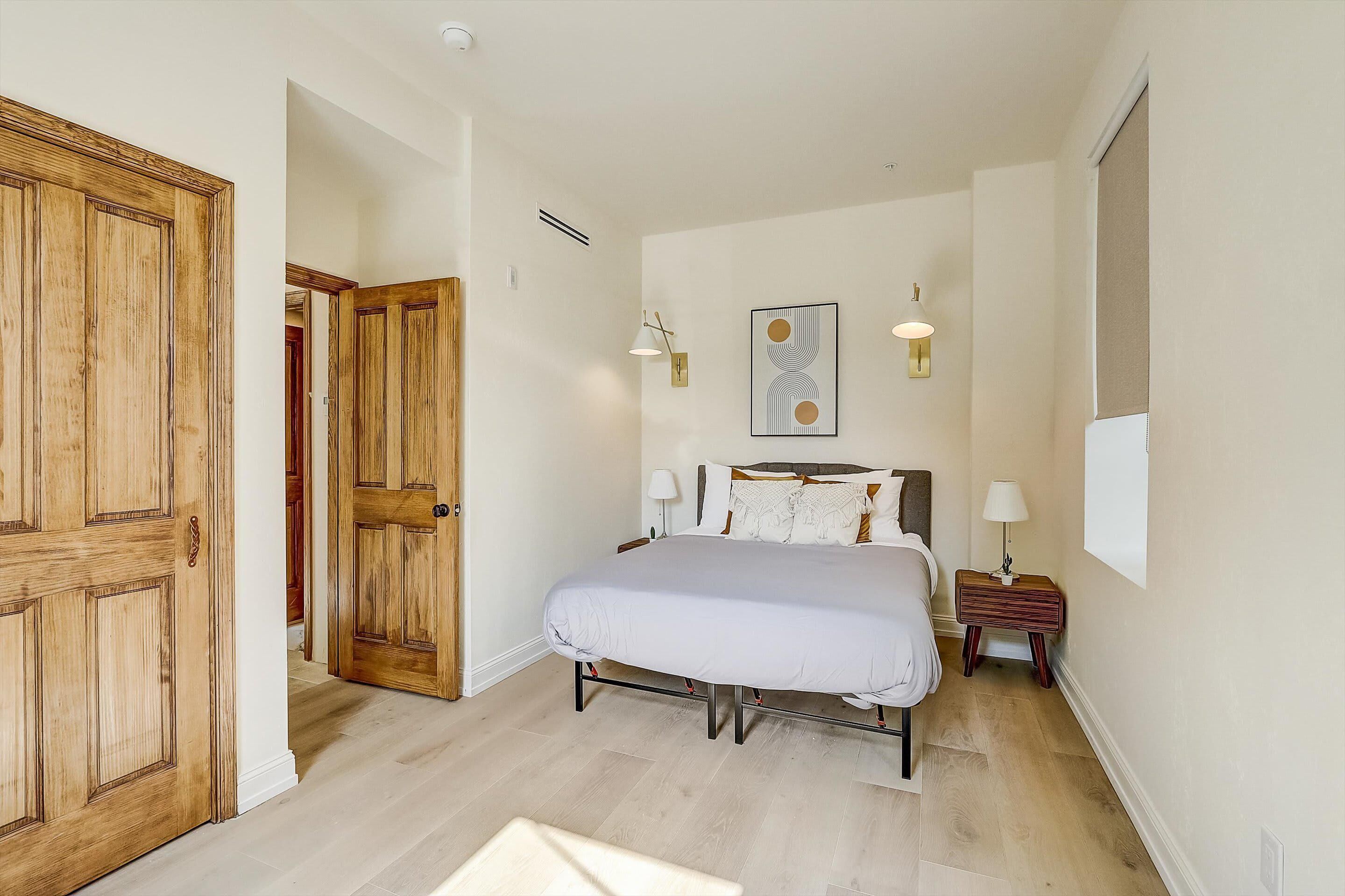 Frontdesk | South St 1 BR Apt by Philadelphia Zoo