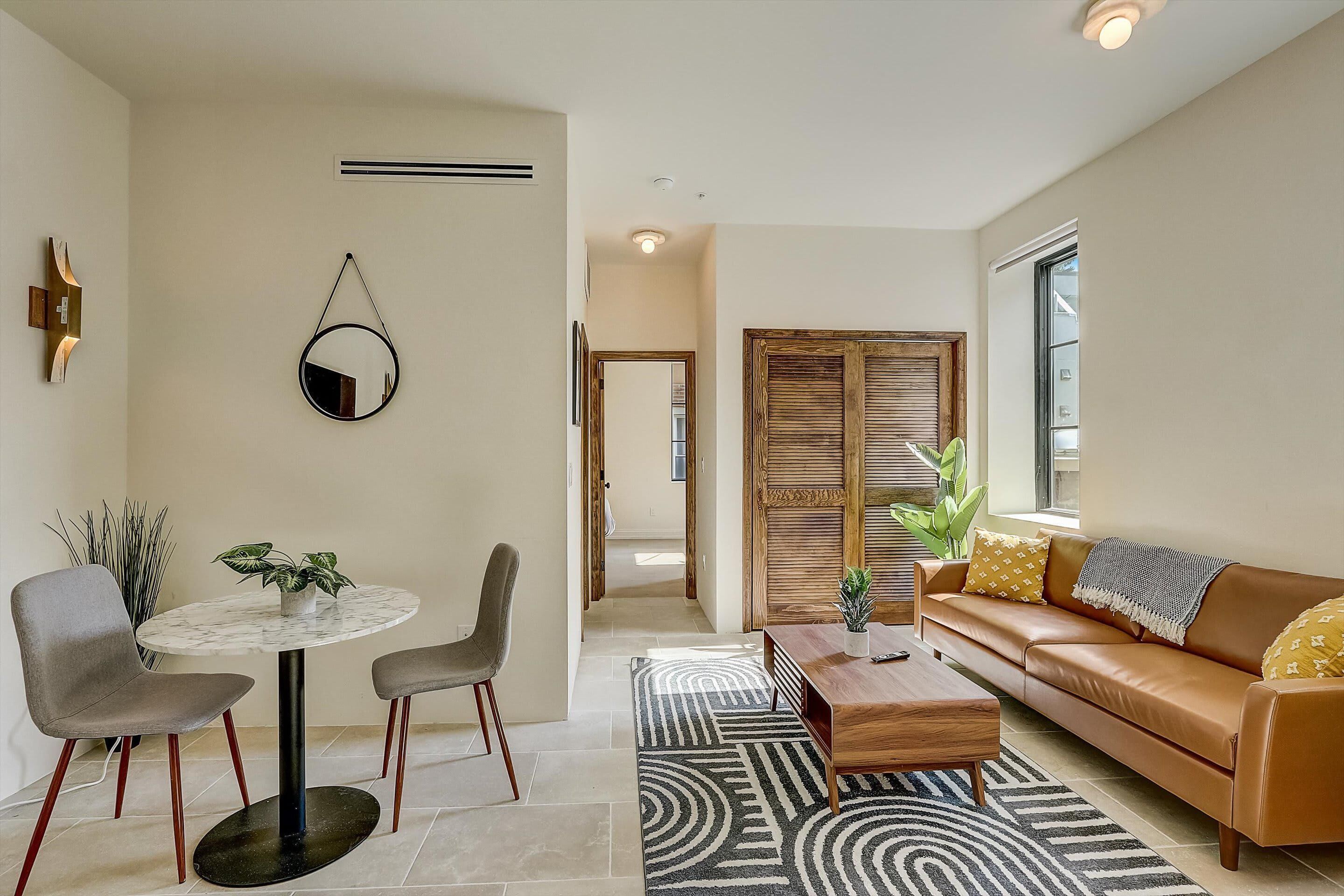 Frontdesk | South St 1 BR Apt by Philadelphia Zoo