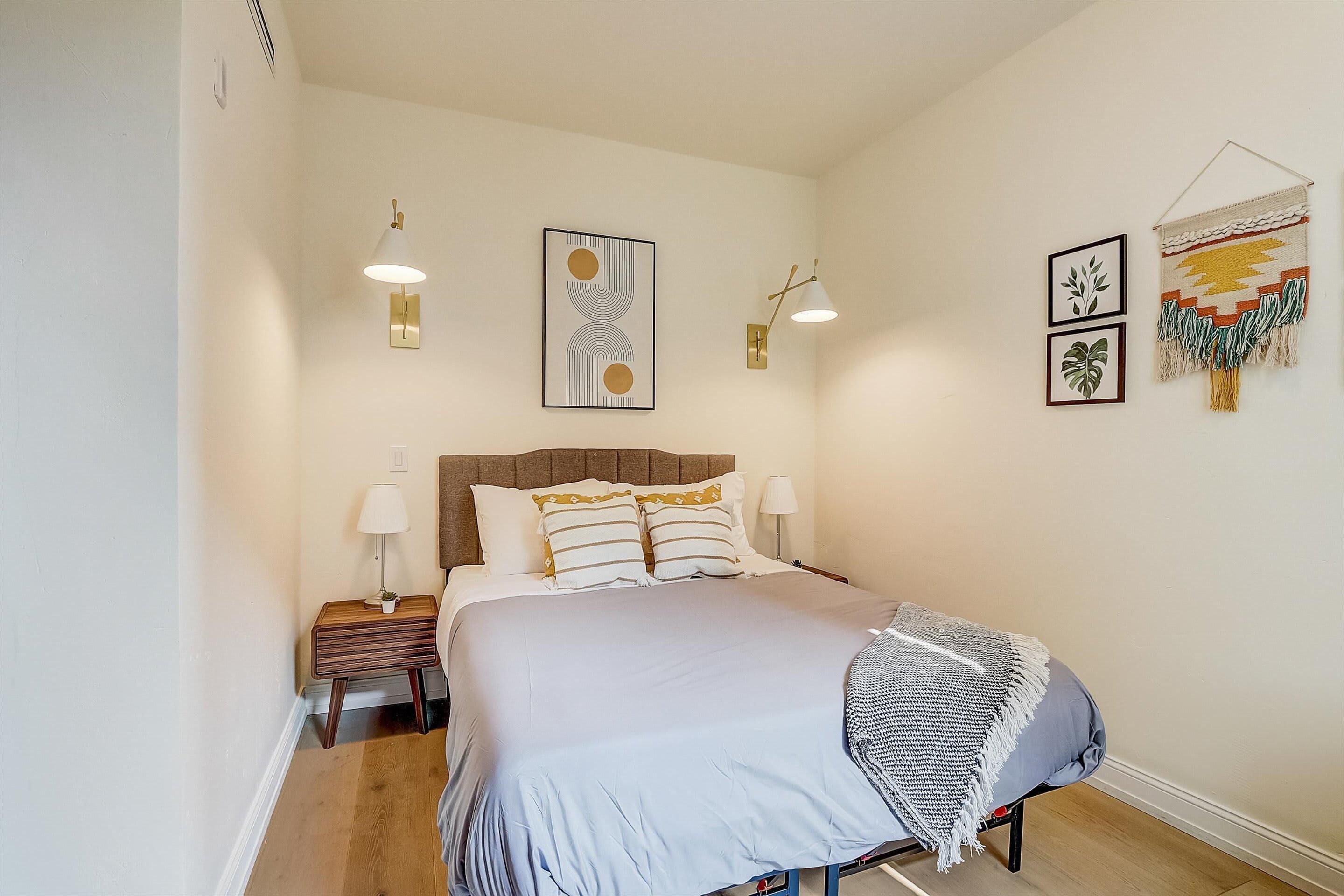 Frontdesk | 1 BR Apt directly on South Street