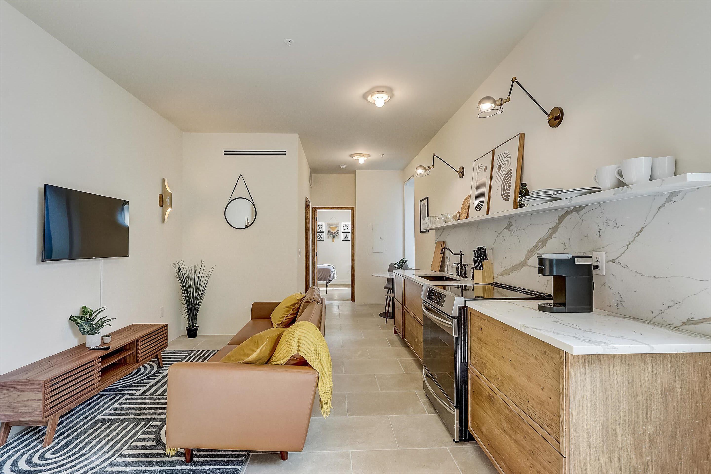 Frontdesk | 1 BR Apt directly on South Street