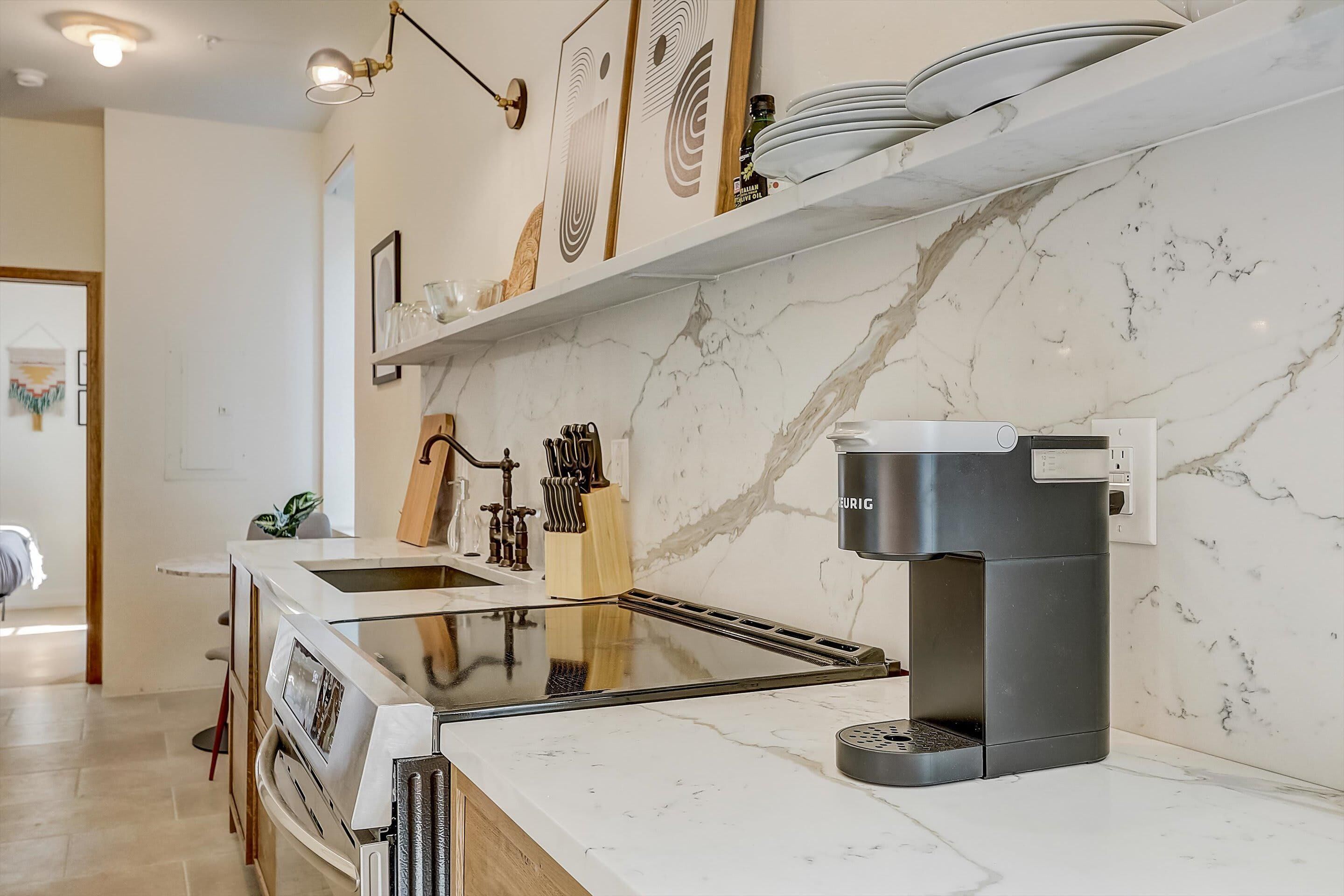 Frontdesk | 1 BR Apt directly on South Street