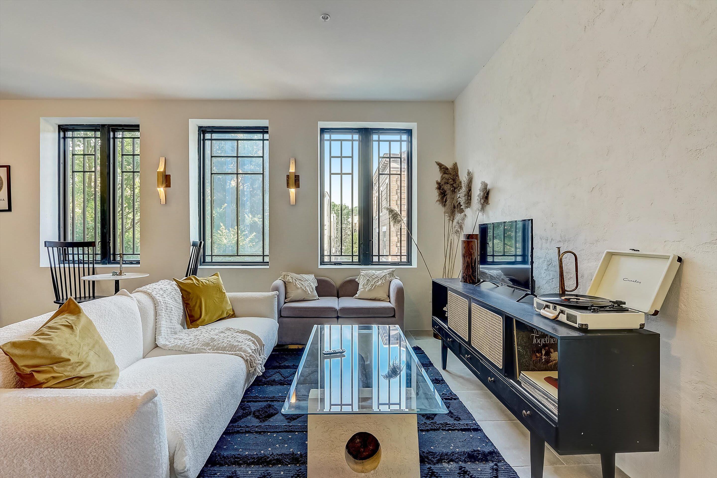 Frontdesk | Spacious 1 BR Apt on South Street