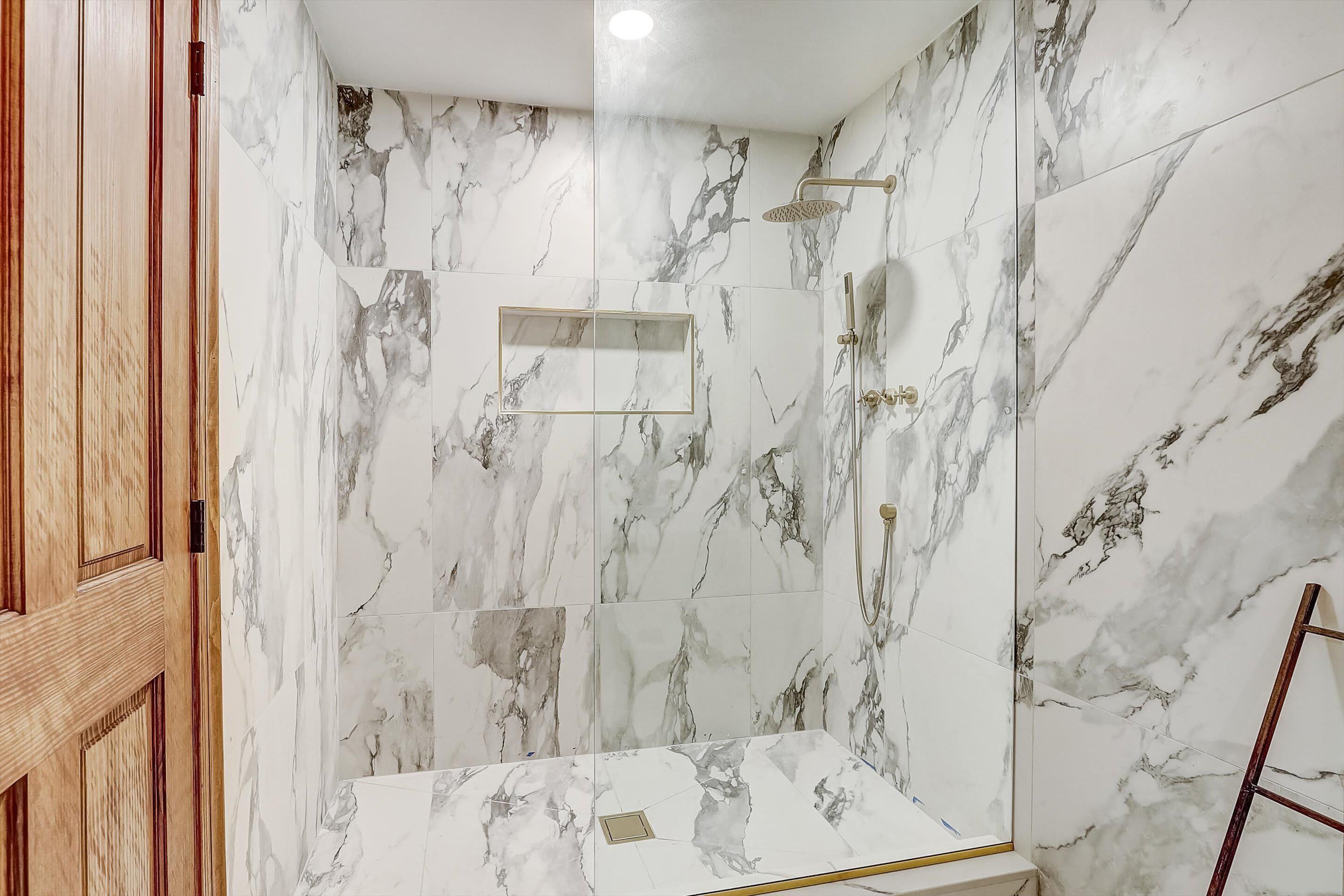 Frontdesk | South St 1 BR Apt near Museum of Art