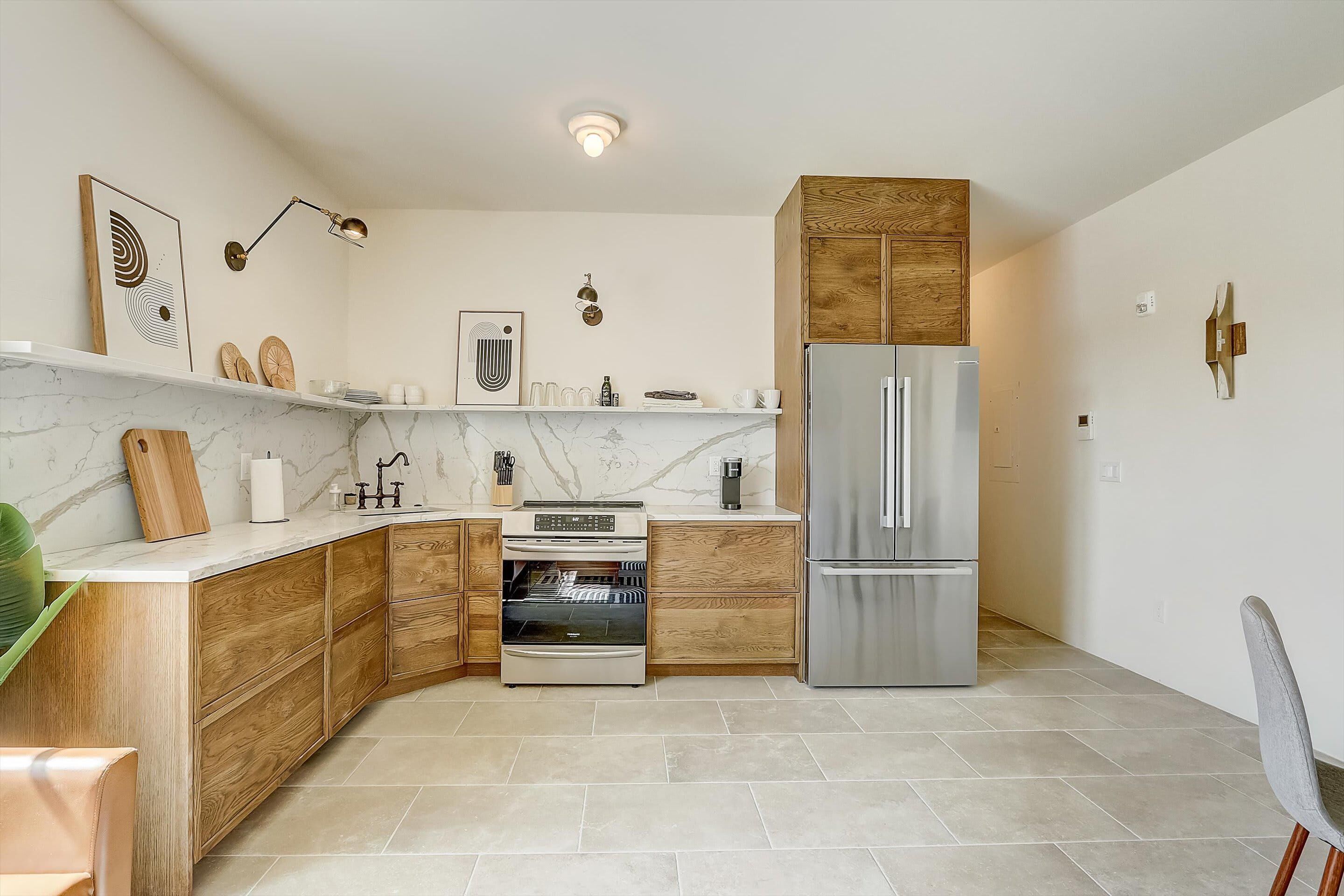 Frontdesk | South St 1 BR Apt near Museum of Art