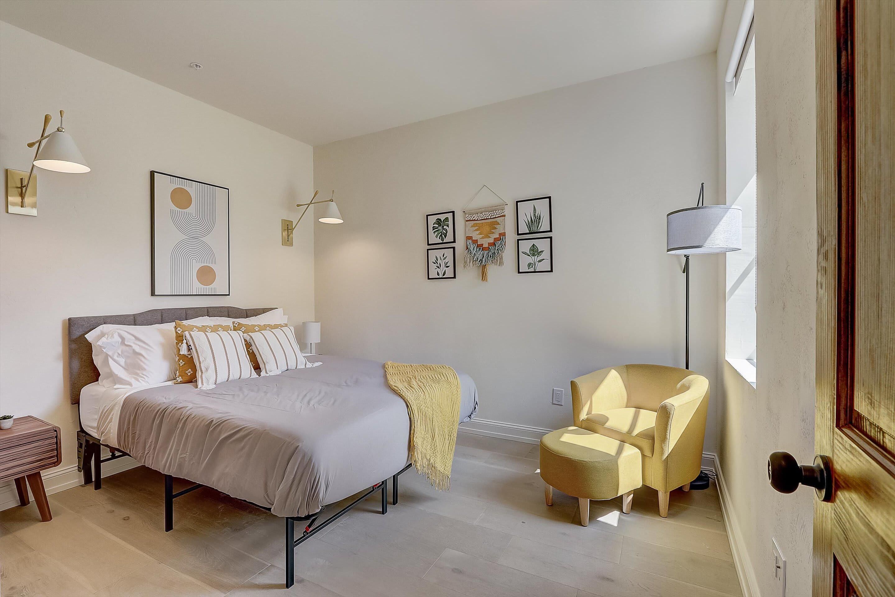 Frontdesk | 1 BR Apt on South St near Liberty Bell