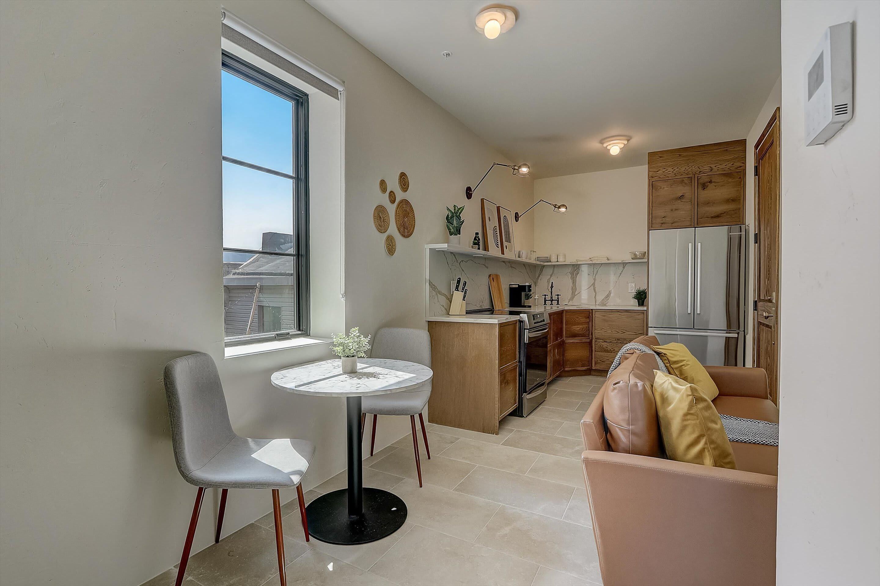 Frontdesk | 1 BR Apt on South St near Liberty Bell