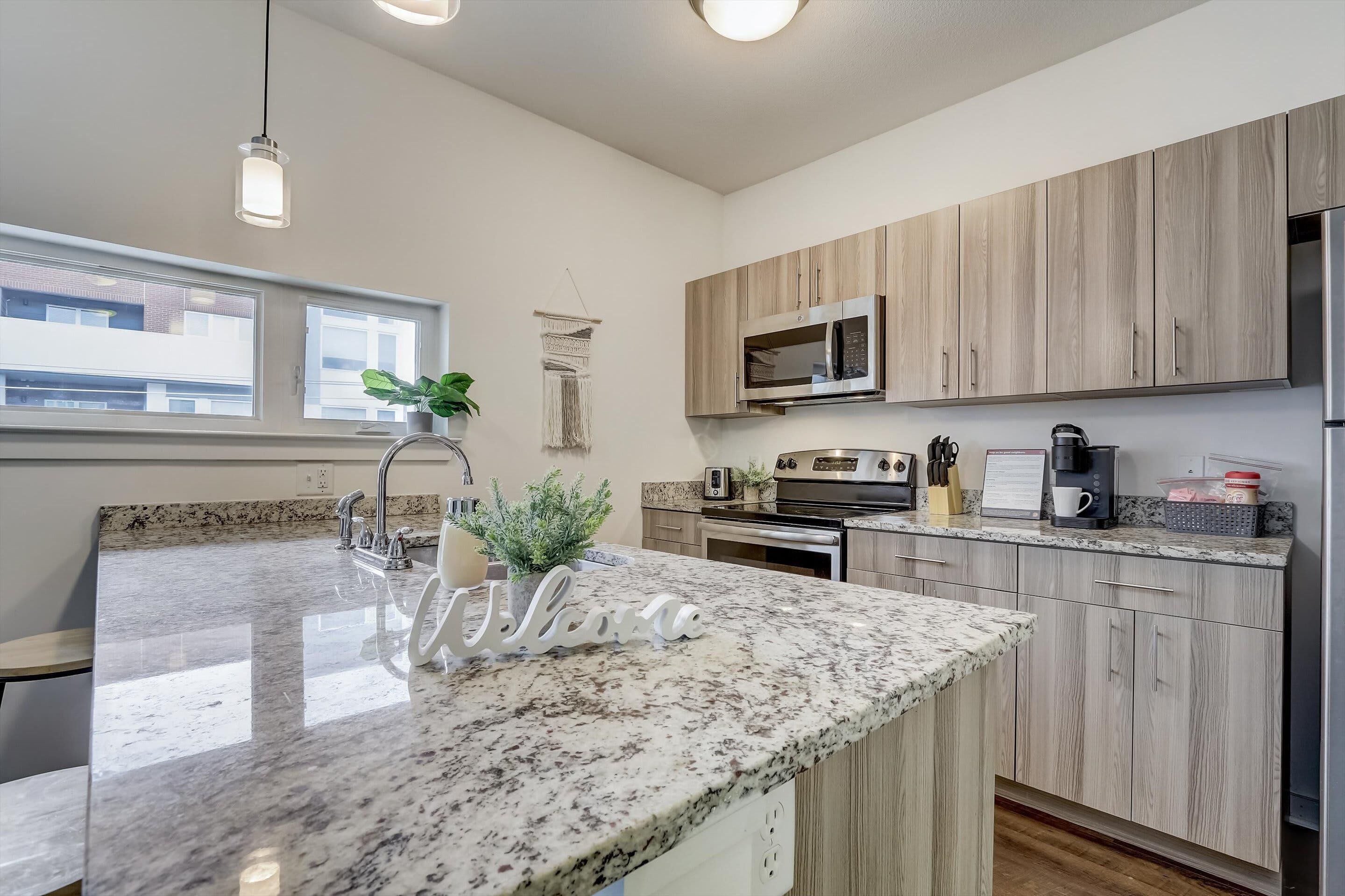 Frontdesk | 1 BR Apt close to Kauffman Stadium