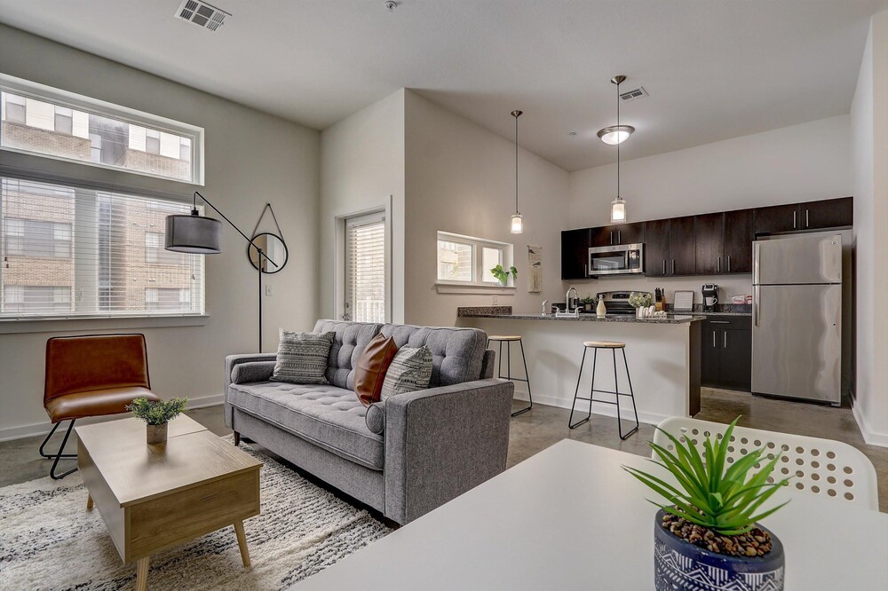 Frontdesk | 1 BR Apt near National WWI Museum