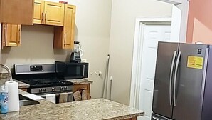 Comfort-Apartment | Eigene Küche | Kühlschrank, Mikrowelle, Ofen, Herdplatte