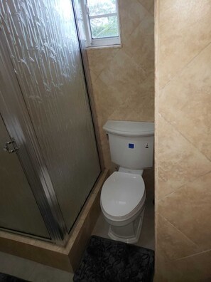 Free toiletries, towels, soap, shampoo - Lovely 2 bedroom rental unit (Montego Bay)