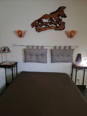 3 bedrooms, iron/ironing board, WiFi, wheelchair access